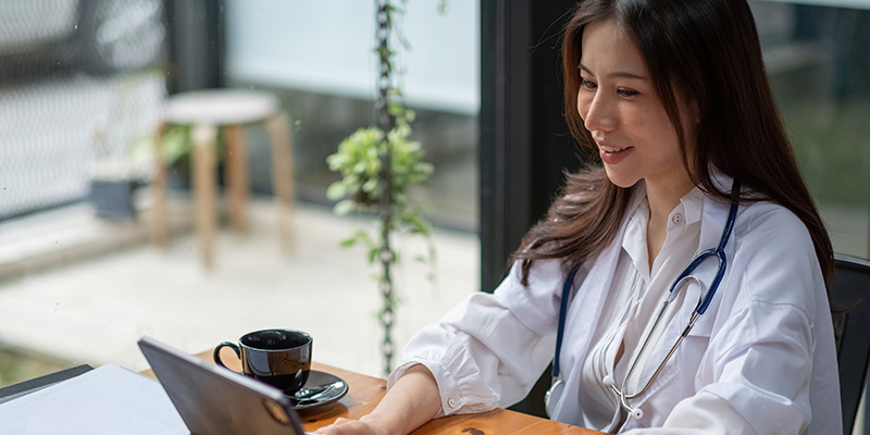 Clinician Analyzing Results On Laptop Banner 800w 01